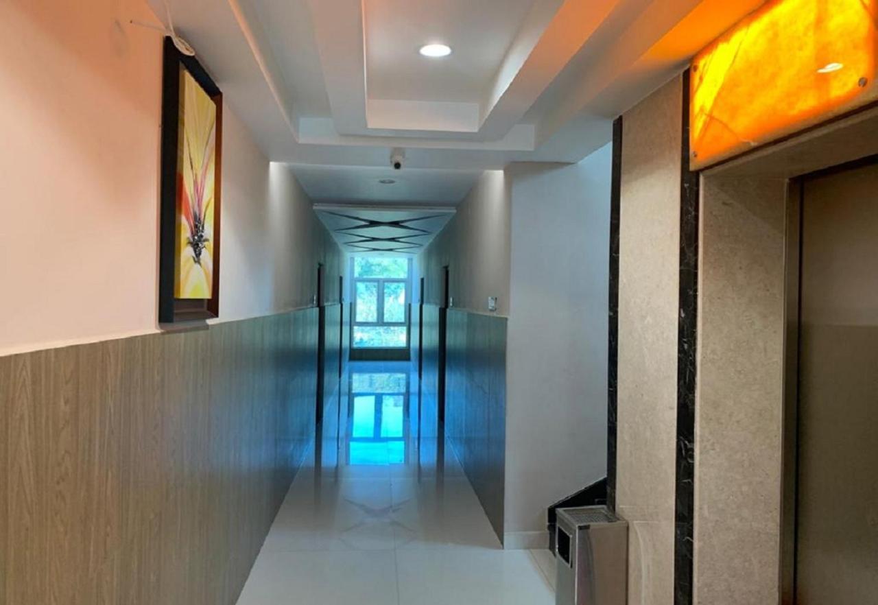 Ganesh Meridian Tiruppattur Exterior photo