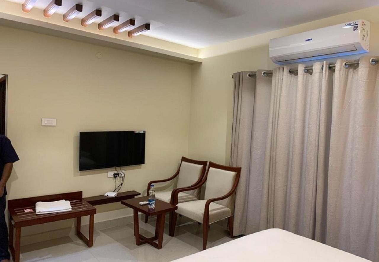 Ganesh Meridian Tiruppattur Exterior photo